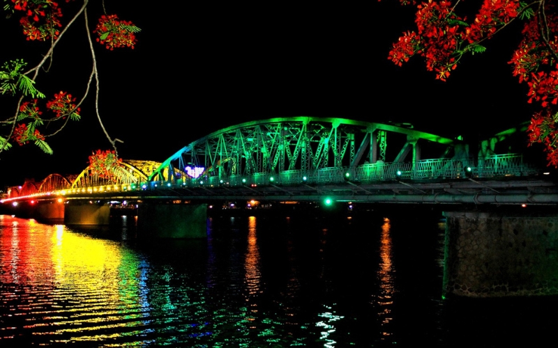 Photo collection –Truong Tien Bridge